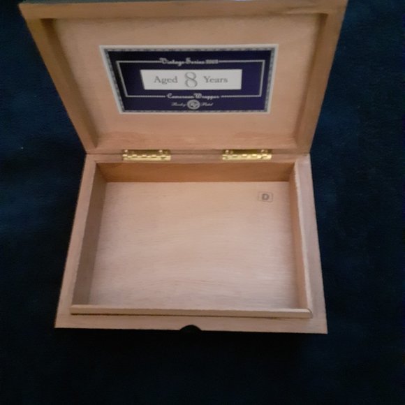 RP Aged 8 Years black & blue empty all wood cigar box - Picture 2 of 3
